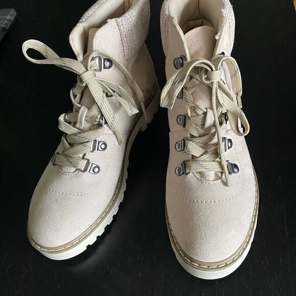 cliffs by White Mountain boots beige 6.5 - Picture 2 of 7